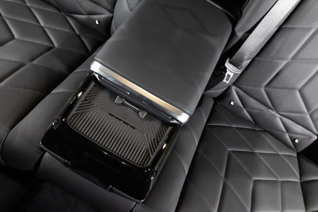 Used 2025 BMW i7 xDrive60 image 30