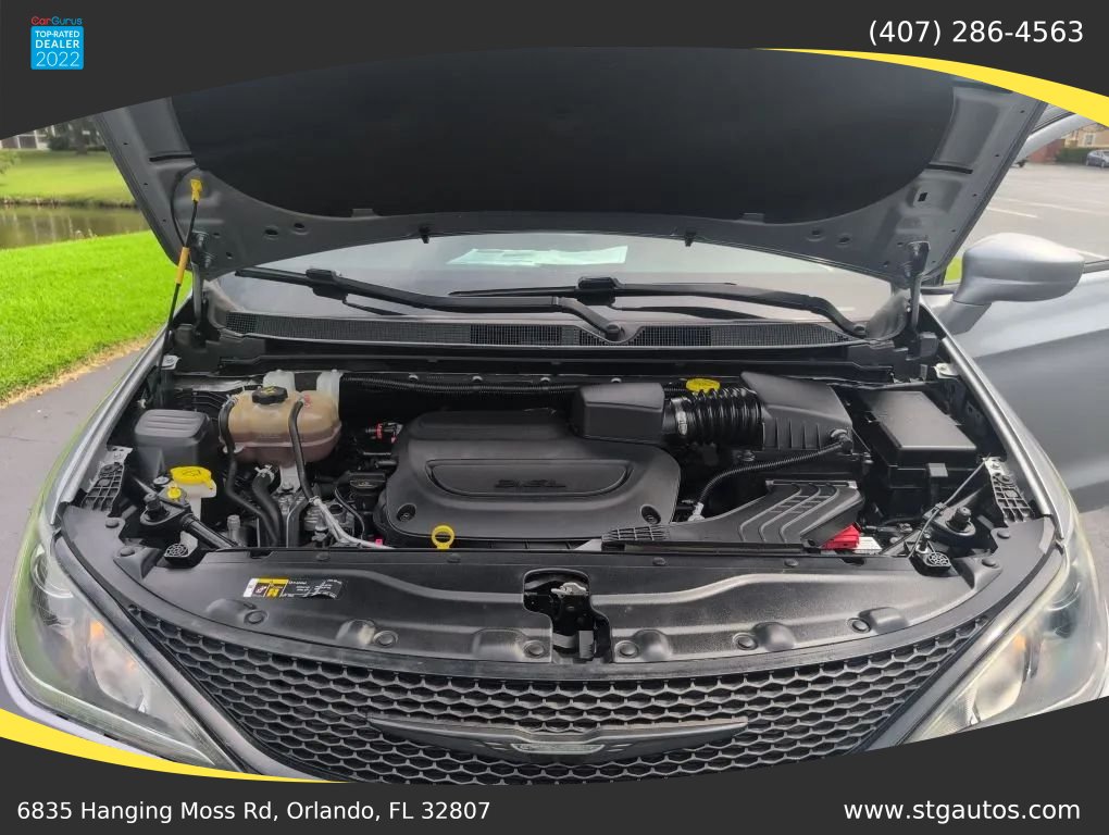 Used 2020 Chrysler Pacifica Touring-L w/ S Appearance Package FWD image 36