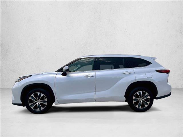 Used 2022 Toyota Highlander XLE FWD image 6