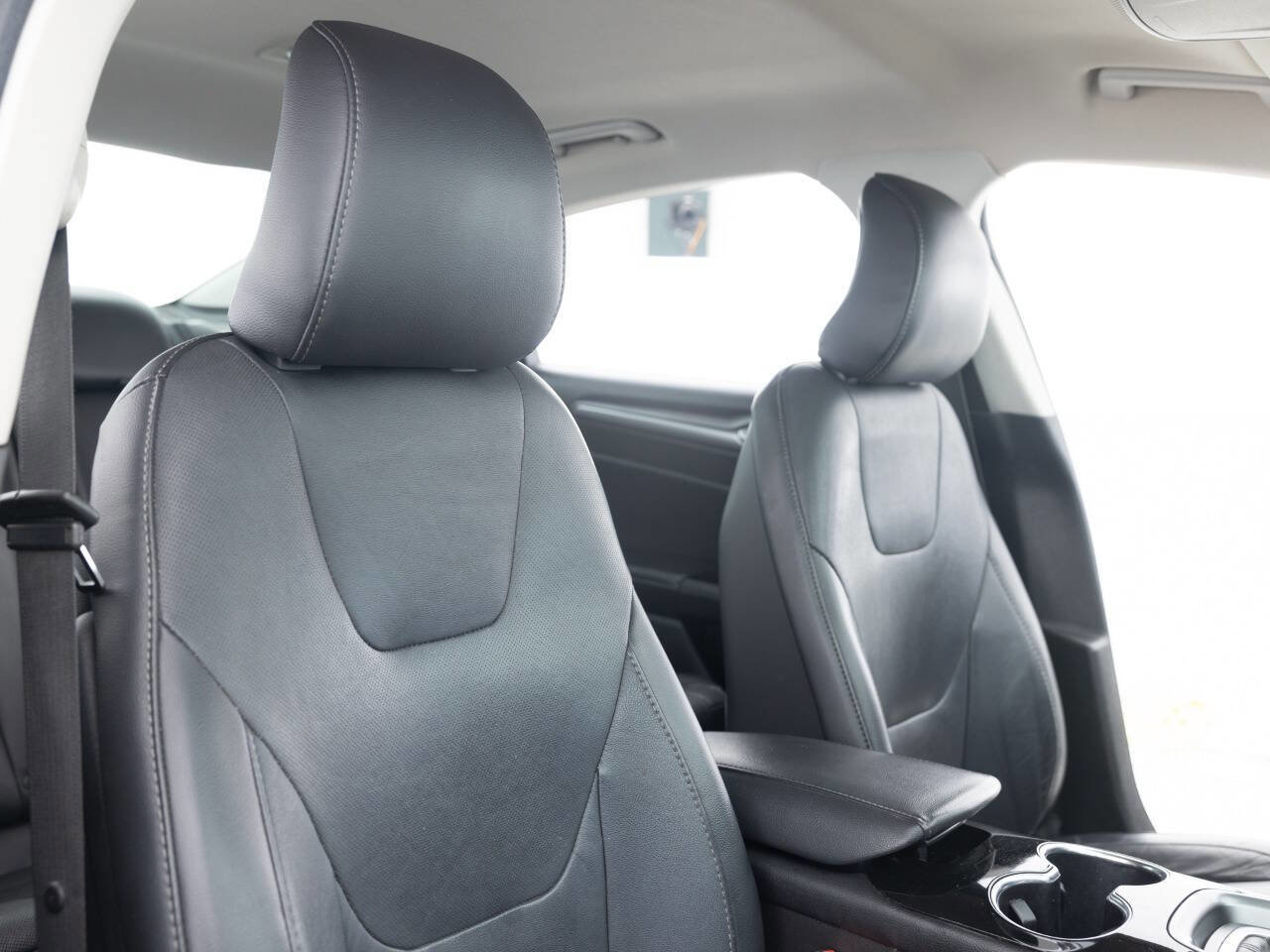 Used 2016 Ford Fusion Titanium image 26