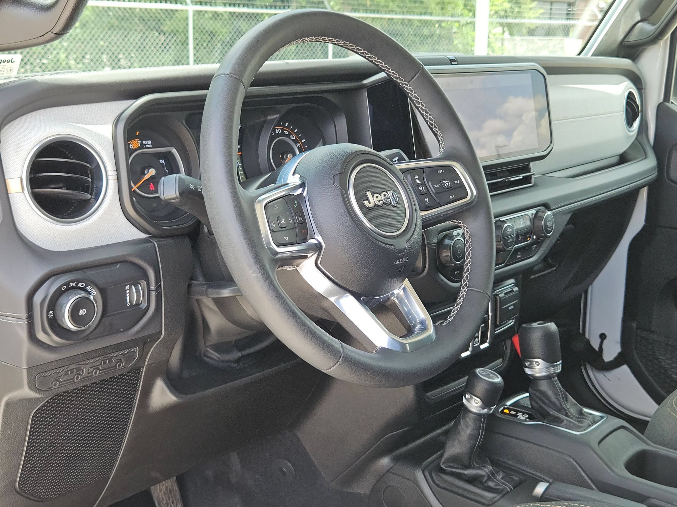 Used 2025 Jeep Wrangler Unlimited Sahara AWD/4WD image 10