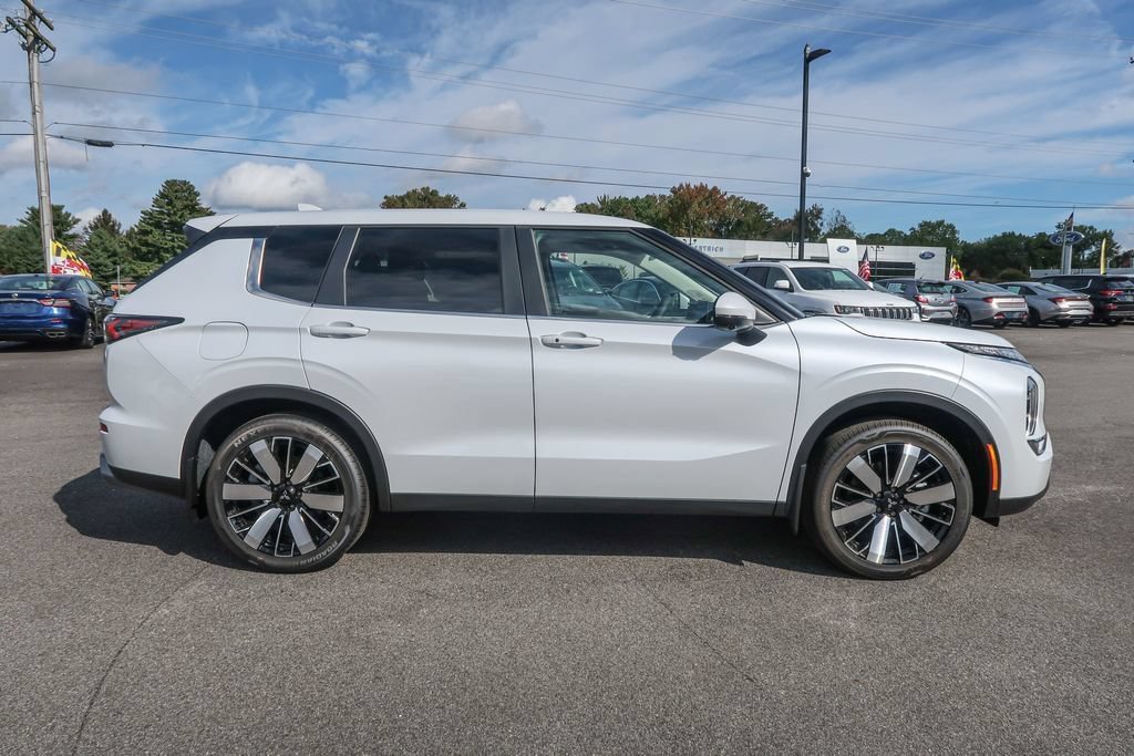 New 2025 Mitsubishi Outlander SE AWD/4WD image 8