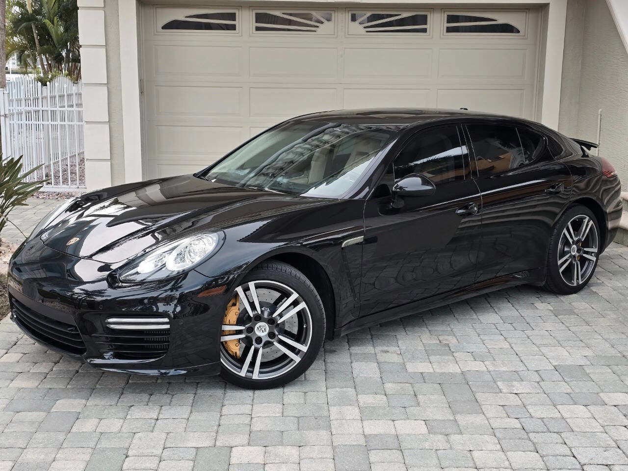 Used 2014 Porsche Panamera Turbo S w/ Exterior Package in Black image 4