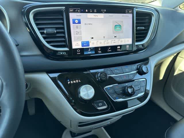 Used 2024 Chrysler Pacifica Touring-L FWD image 22