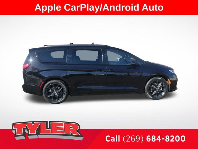 Certified 2025 Chrysler Pacifica Limited image 9