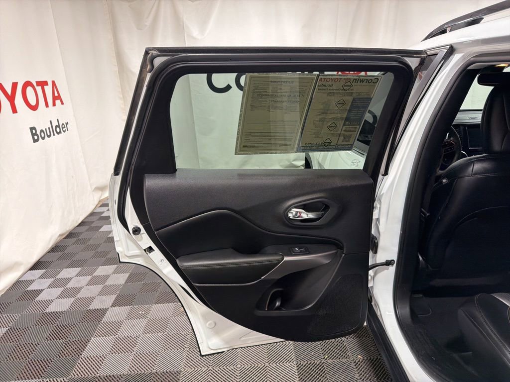 Used 2022 Jeep Cherokee Limited image 16