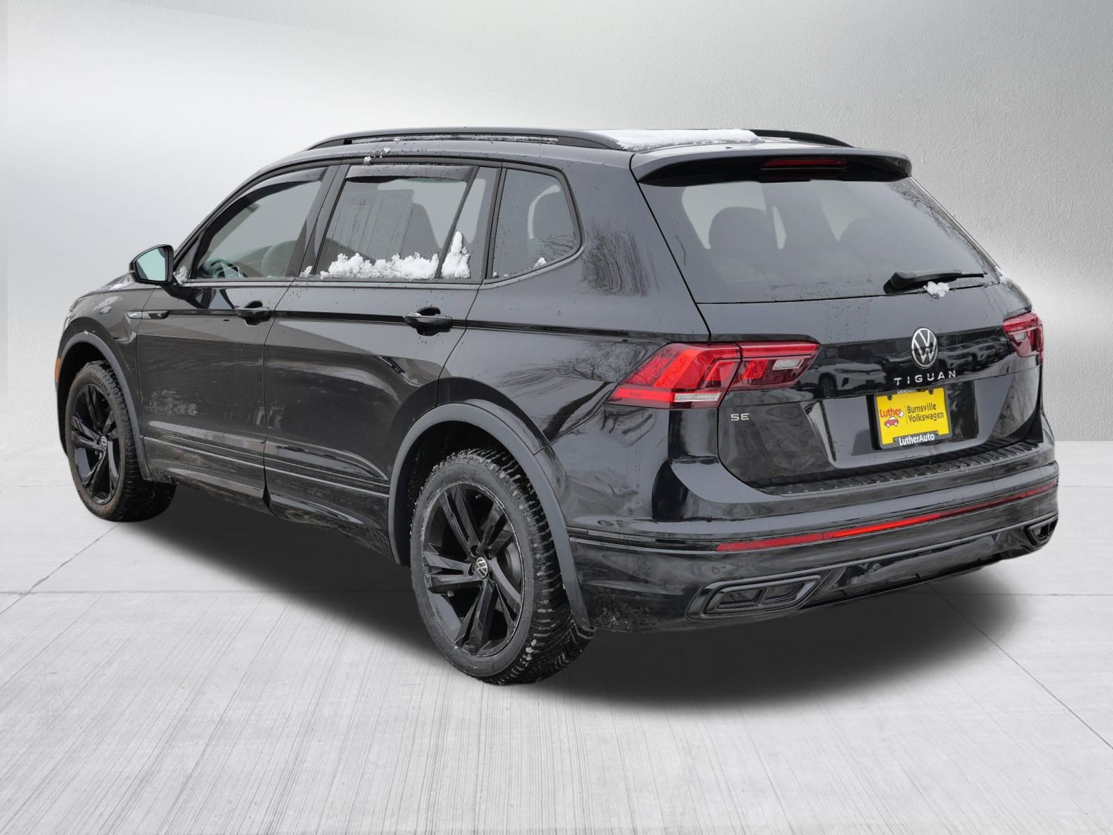Certified 2023 Volkswagen Tiguan SE R-Line image 5