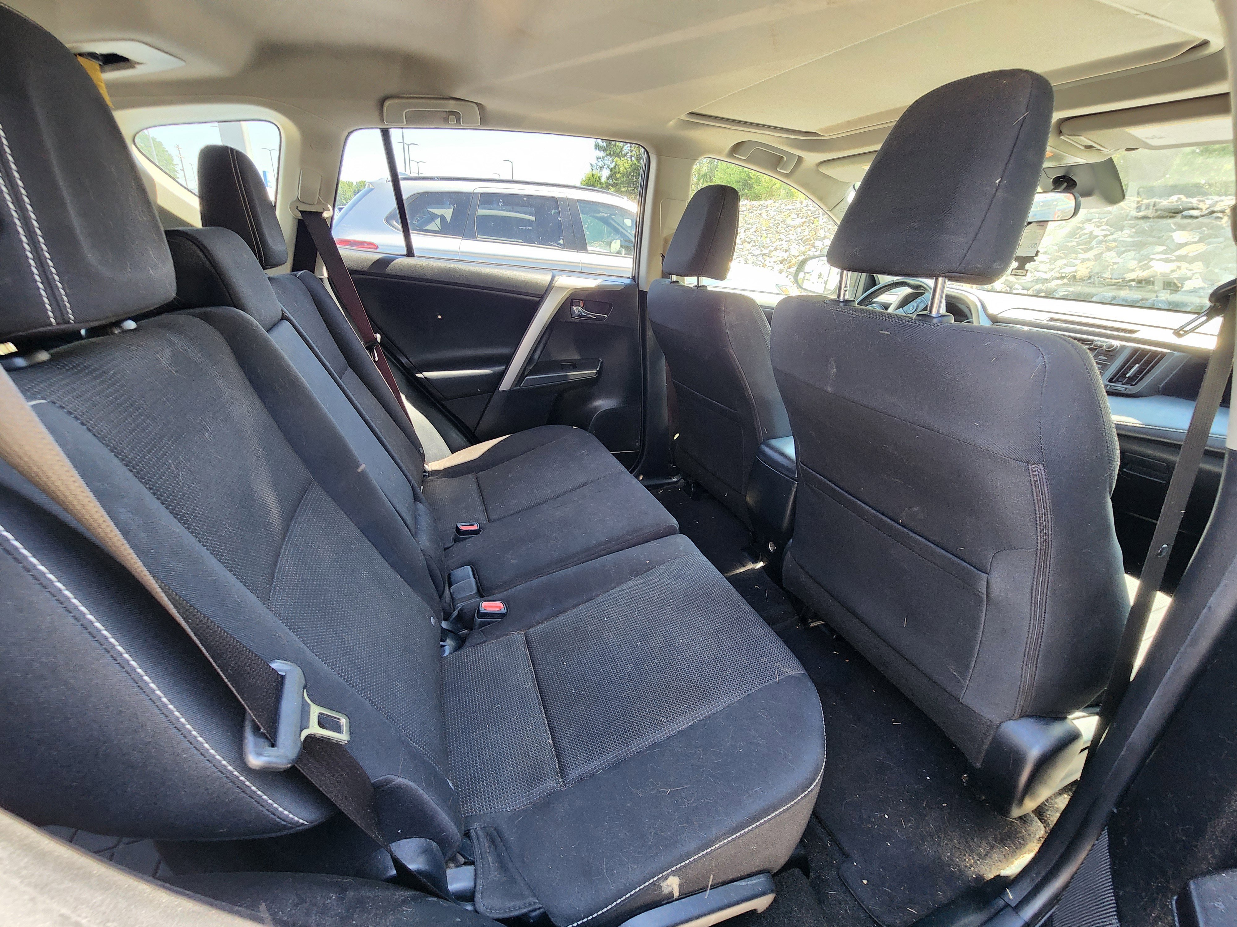 Used 2017 Toyota RAV4 XLE AWD/4WD image 9