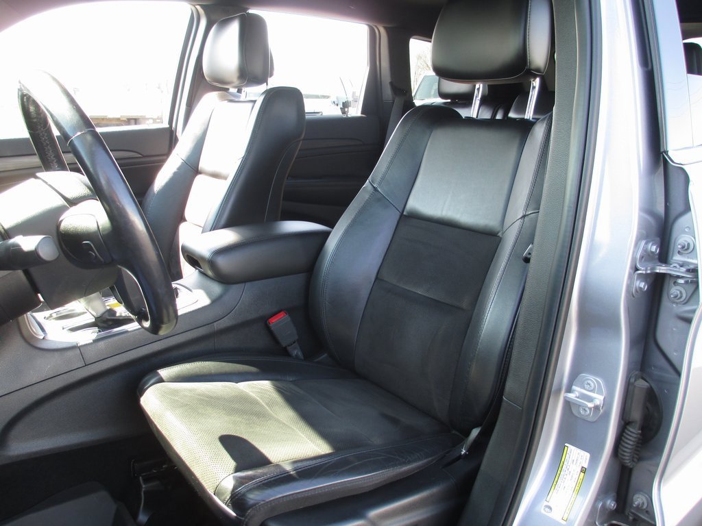 Used 2020 Jeep Grand Cherokee Laredo w/ Quick Order Package 2BN North image 18