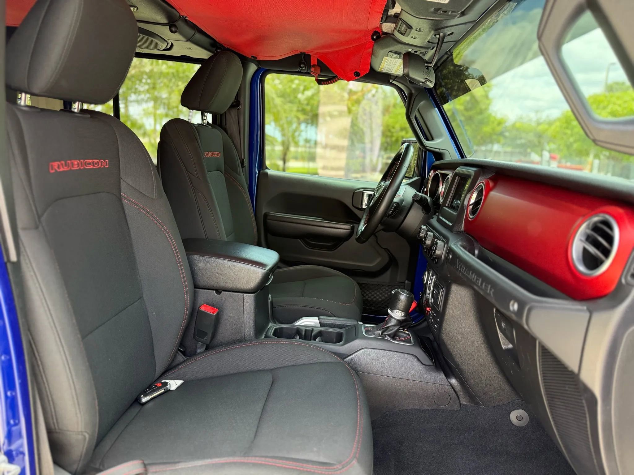 Used 2018 Jeep Wrangler Unlimited Rubicon w/ Cold Weather Group AWD/4WD image 16