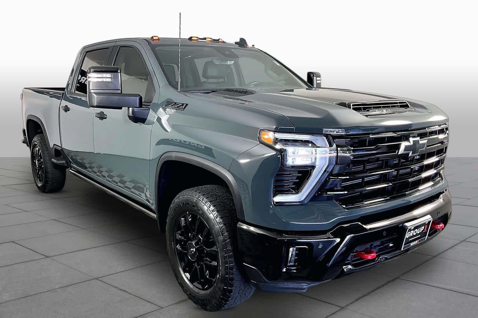 Used 2026 Chevrolet Silverado 2500 LTZ w/ LTZ Plus Package AWD/4WD image 3