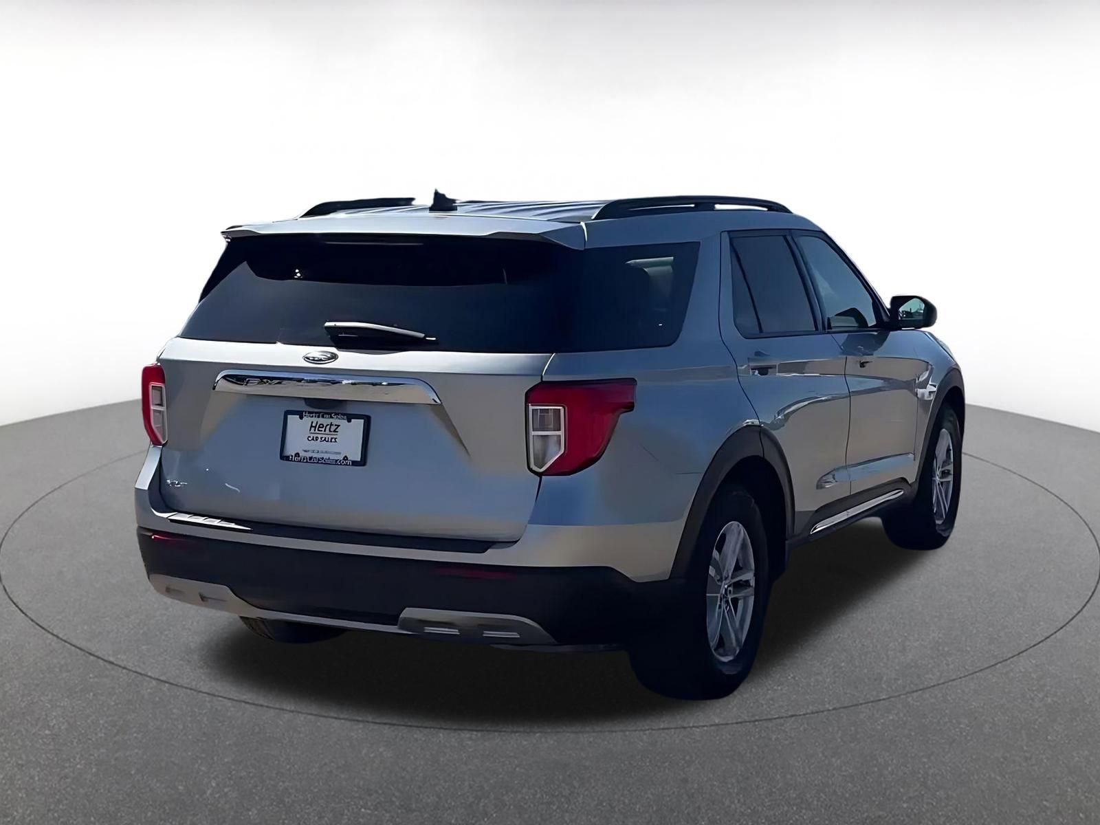 Used 2024 Ford Explorer XLT w/ Equipment Group 202A RWD image 14