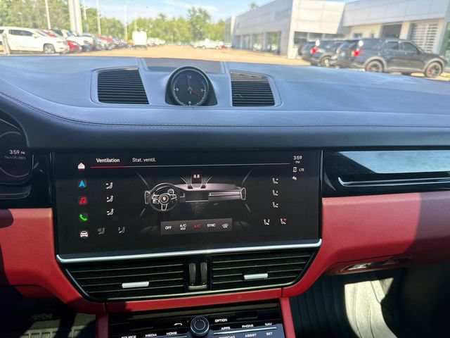 Used 2022 Porsche Cayenne AWD/4WD image 22