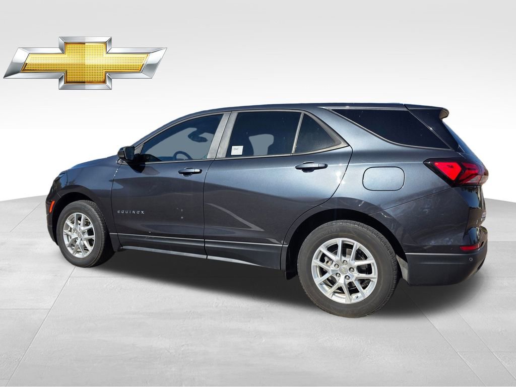 Used 2022 Chevrolet Equinox LS w/ LS Convenience Package image 4