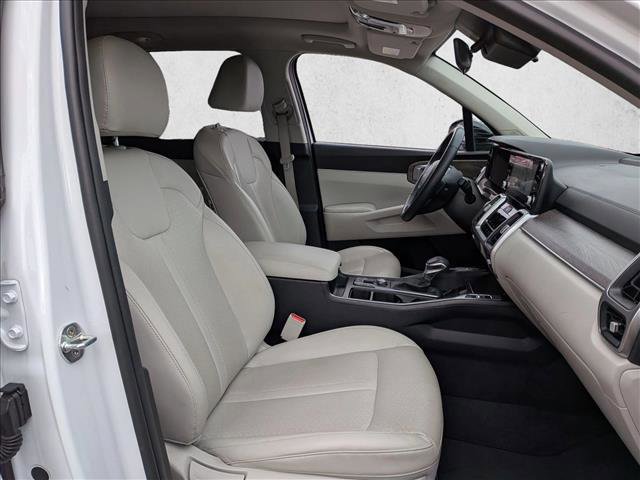 Used 2022 Kia Sorento EX w/ Panoramic Sunroof Package image 19