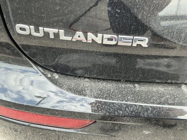 Used 2025 Mitsubishi Outlander SE image 9