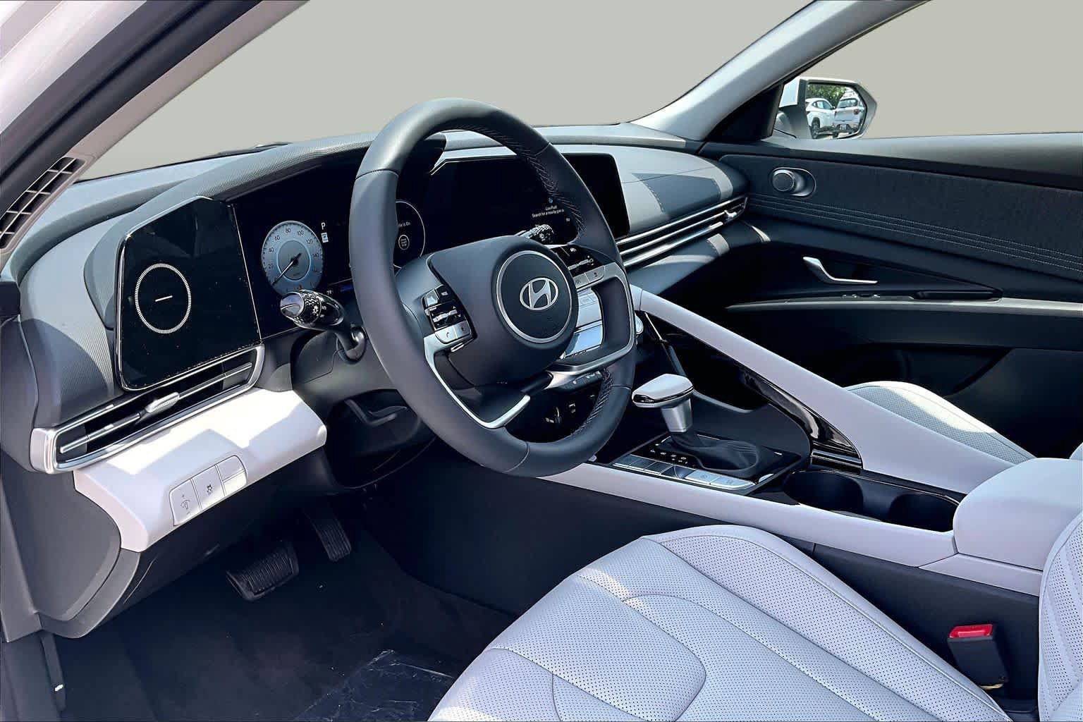 New 2026 Hyundai Elantra Limited FWD image 10