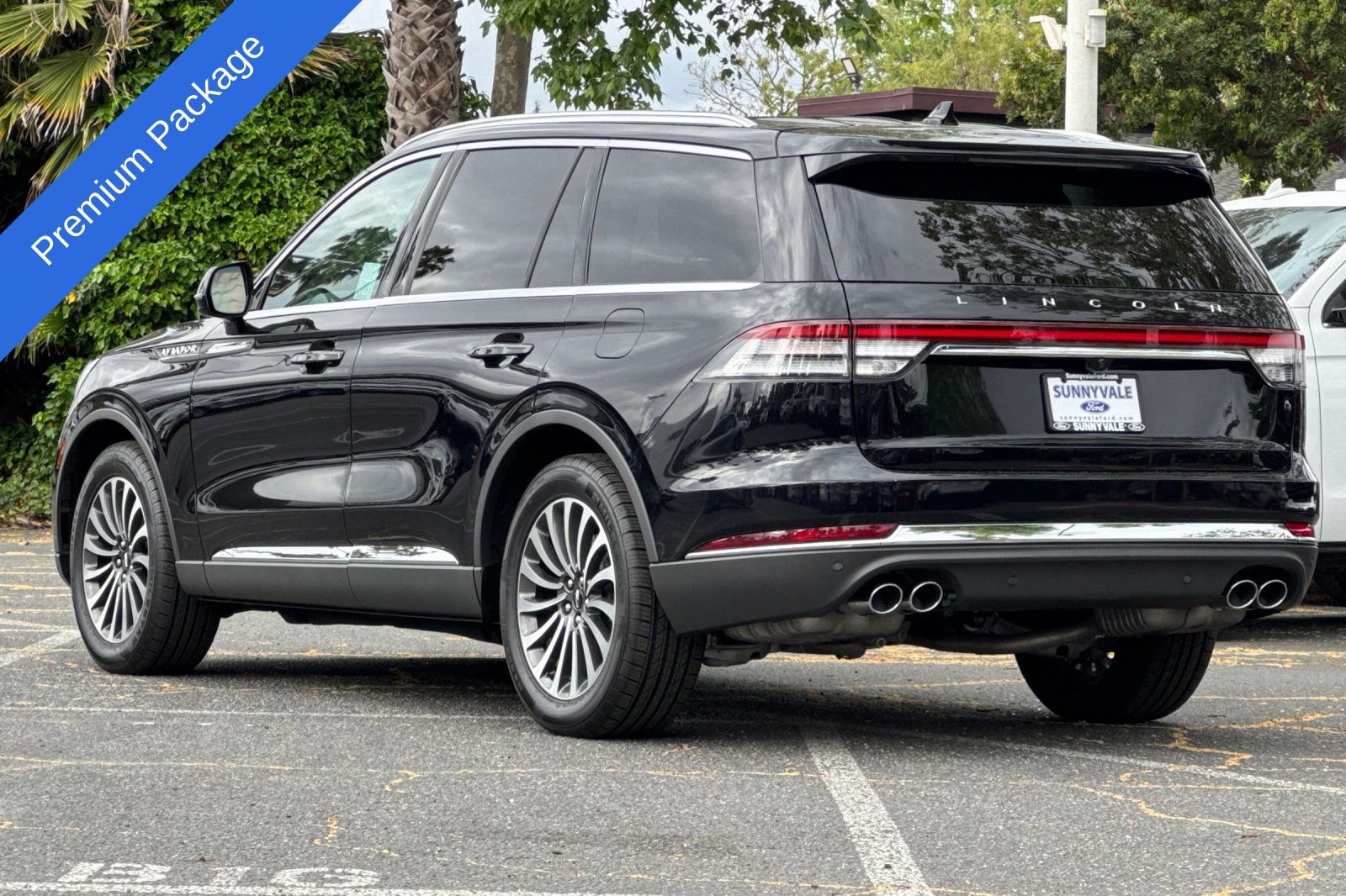 Used 2023 Lincoln Aviator w/ Premium Package image 6