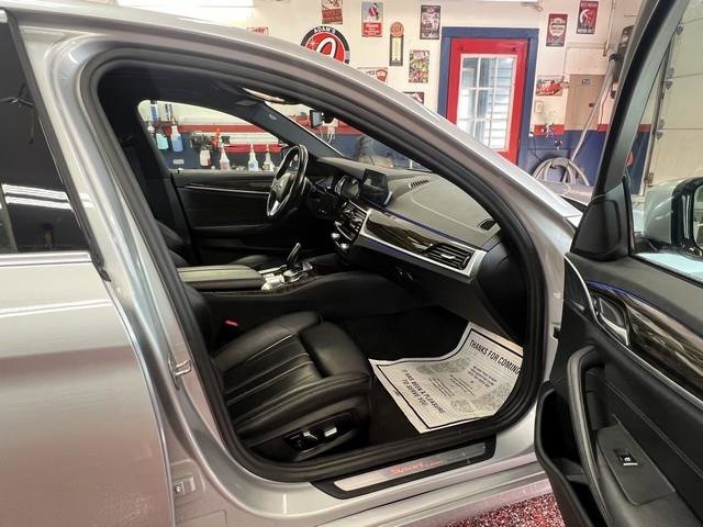 Used 2018 BMW 530i xDrive w/ Premium Package AWD/4WD image 10