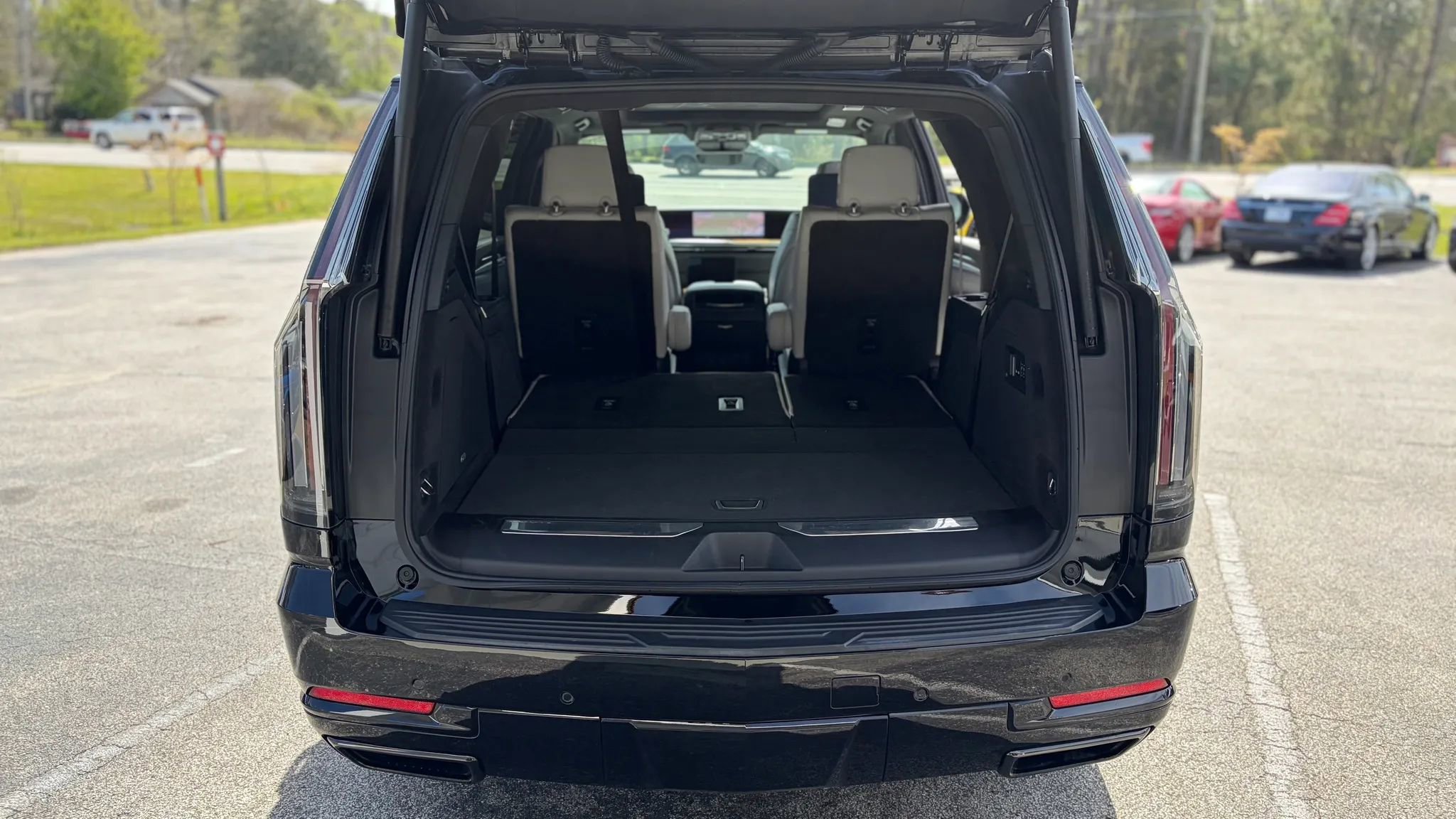 Used 2025 Cadillac Escalade Sport Platinum image 8