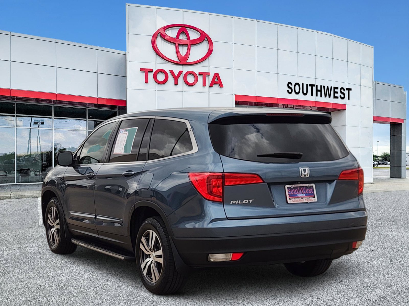 Used 2017 Honda Pilot EX-L image 4