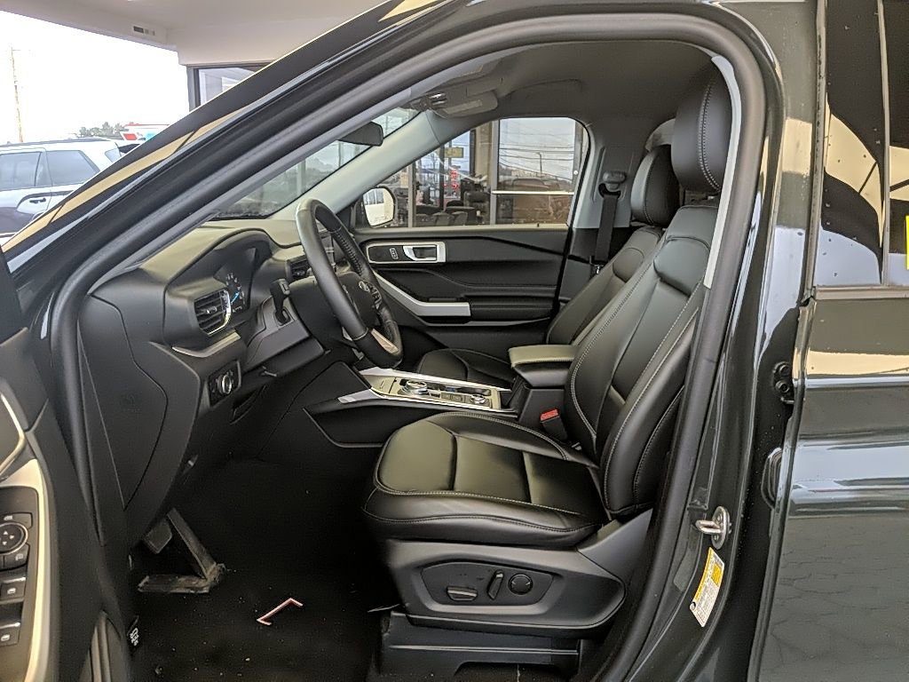 Used 2023 Ford Explorer XLT w/ Equipment Group 202A image 12