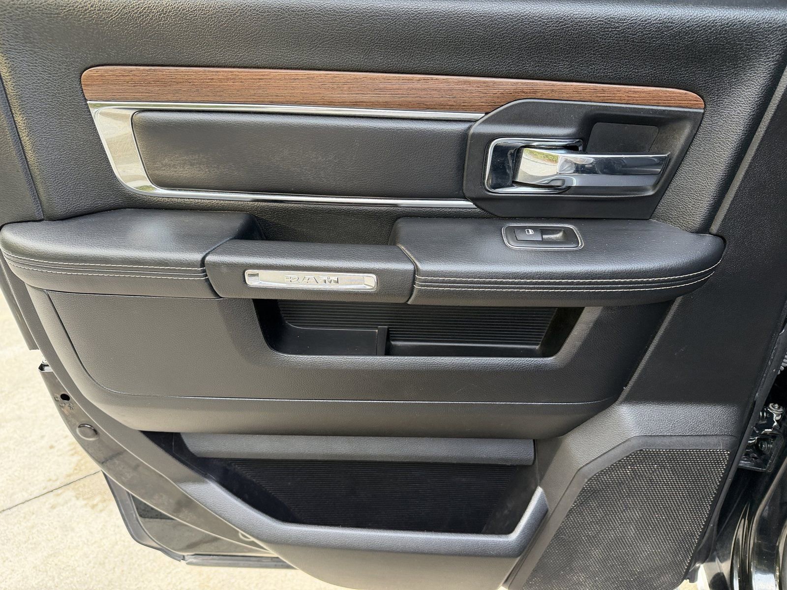 Used 2015 RAM 2500 Laramie image 24