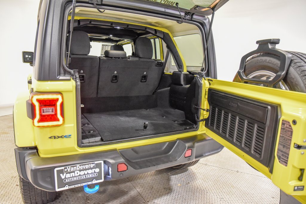 Used 2024 Jeep Wrangler Unlimited w/ Convenience Group image 14