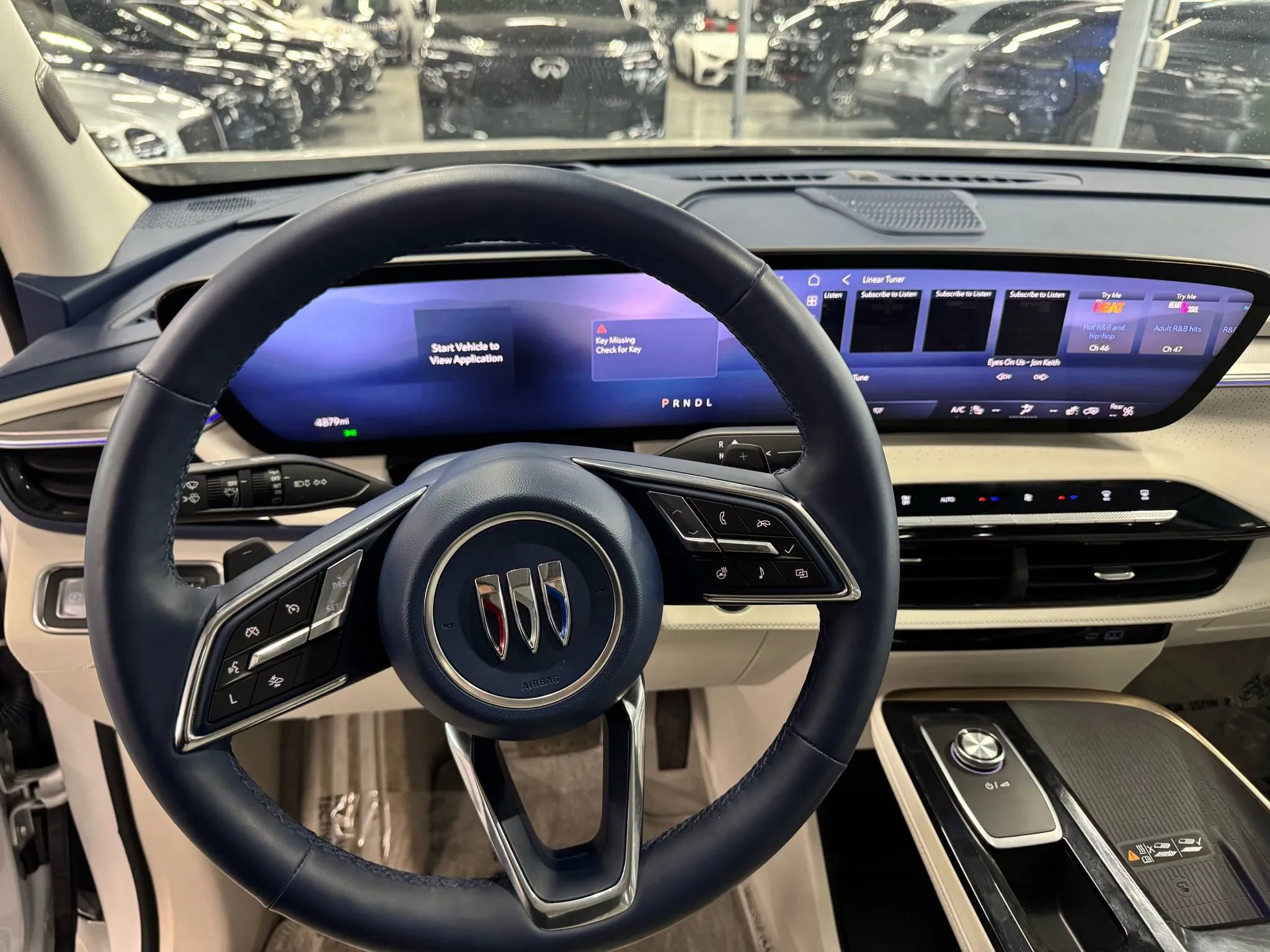 Used 2025 Buick Enclave Avenir w/ LPO, Floor Liner Package image 17