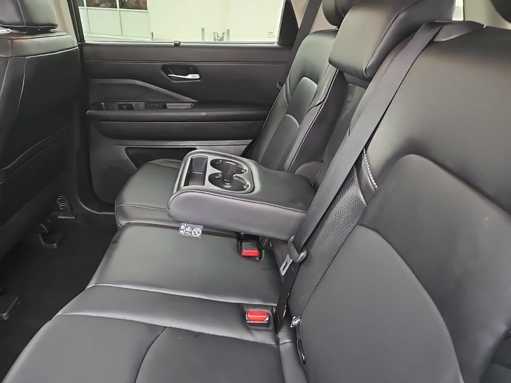 Used 2025 Nissan Pathfinder SL AWD/4WD image 24