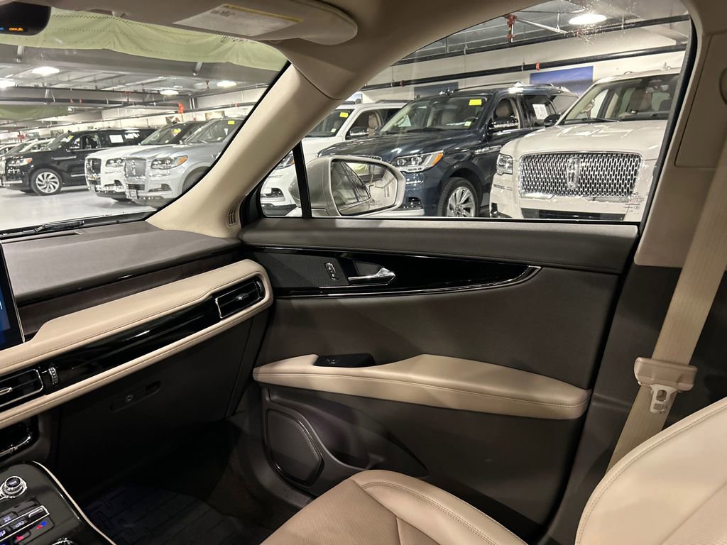 Used 2023 Lincoln Nautilus Reserve AWD/4WD image 25