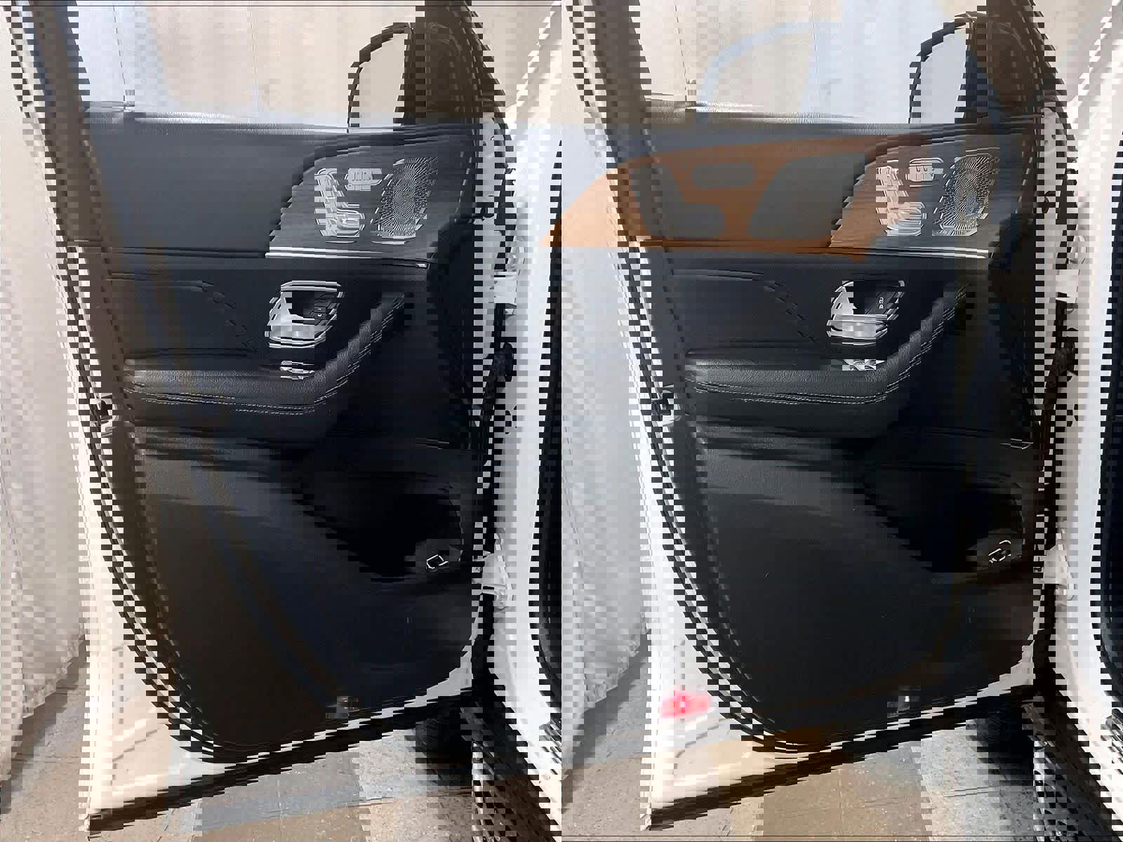 Used 2022 Mercedes-Benz GLS 450 4MATIC image 9