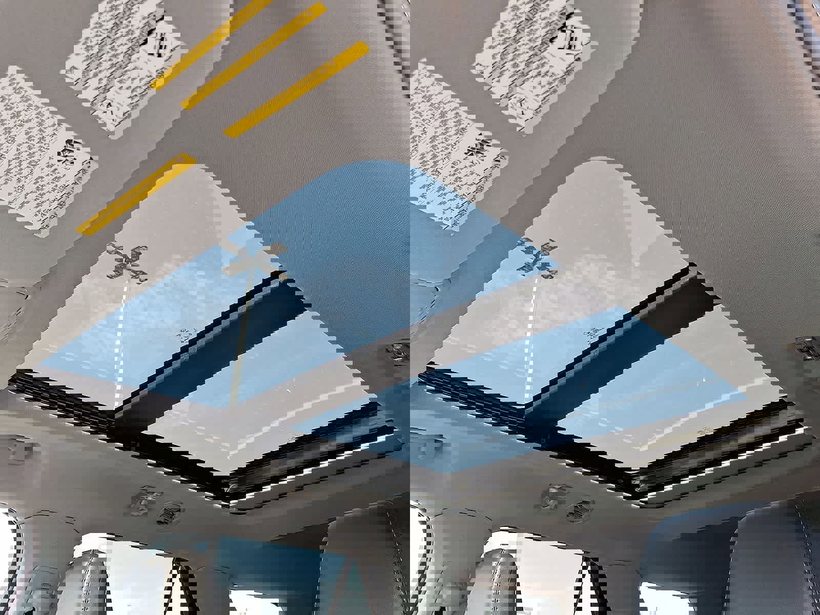 Used 2022 Ford Explorer XLT w/ Equipment Group 202A AWD/4WD image 25