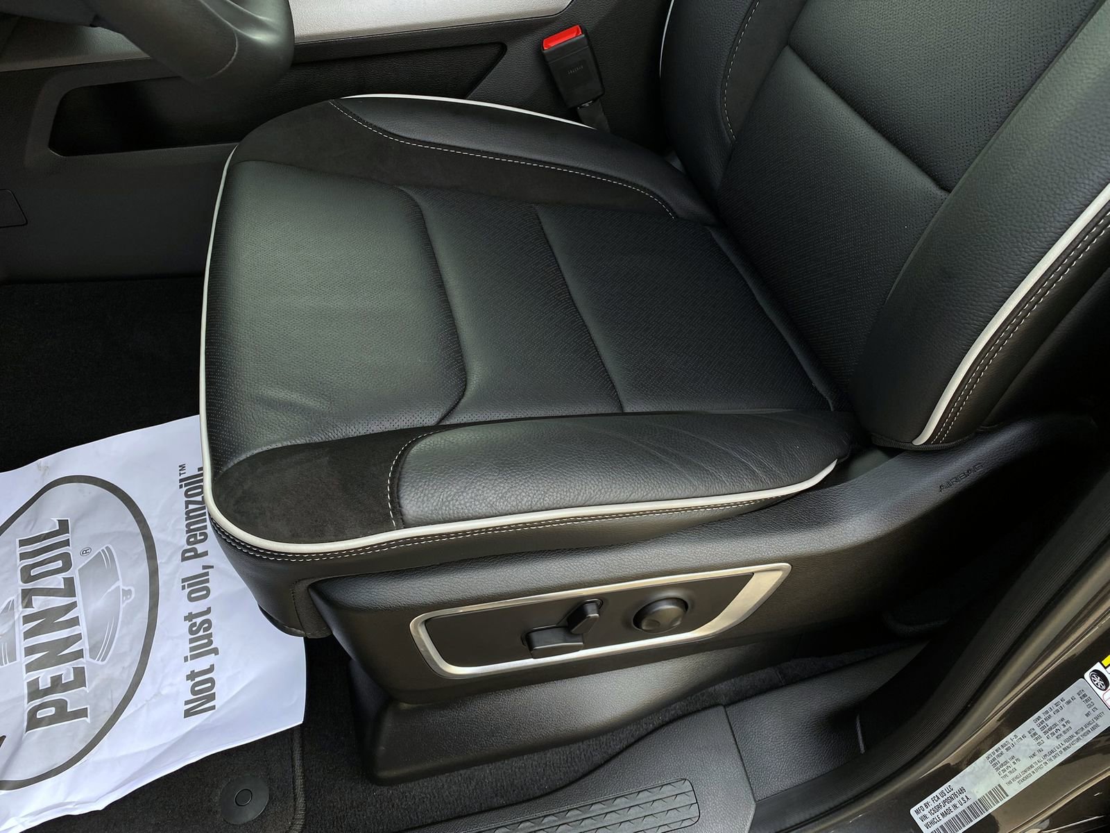 Used 2025 RAM 1500 Laramie w/ Night Edition image 13