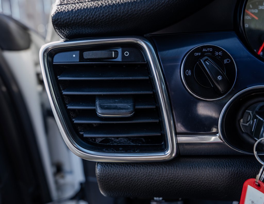 Used 2014 Porsche Panamera 4 image 17