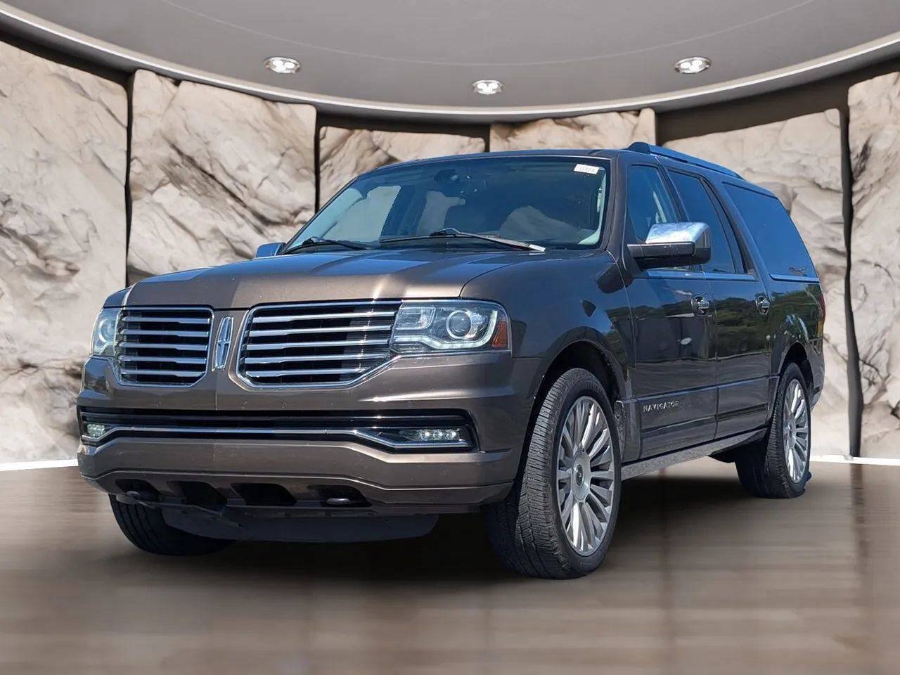 Used 2015 Lincoln Navigator L 2WD w/ Equipment Group 101A Reserve image 4