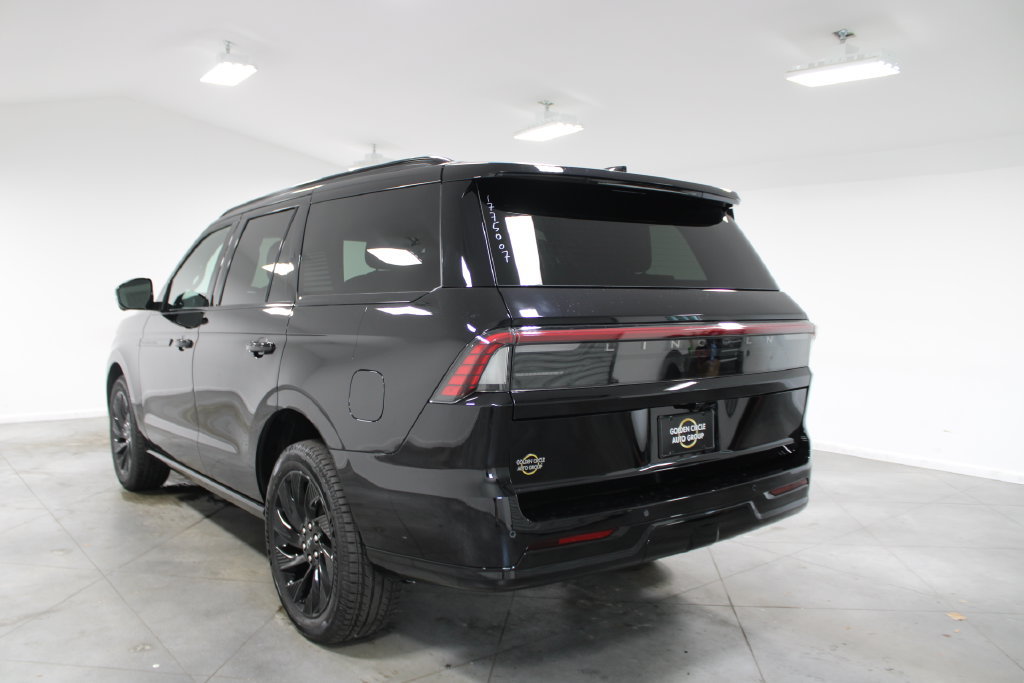 New 2027 Lincoln Navigator Reserve w/ Jet Appearance Package AWD/4WD image 6