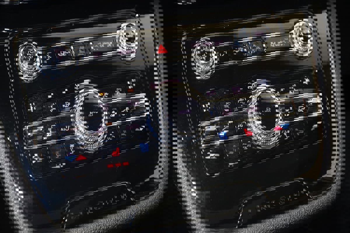 Used 2020 Lincoln Corsair FWD w/ Premium Package image 26