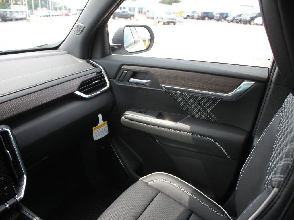 New 2026 GMC Acadia Denali w/ Super Cruise Package image 12