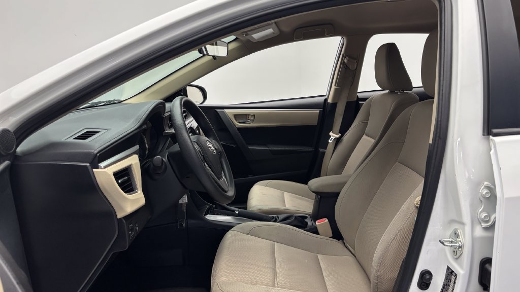 Used 2014 Toyota Corolla LE FWD image 9