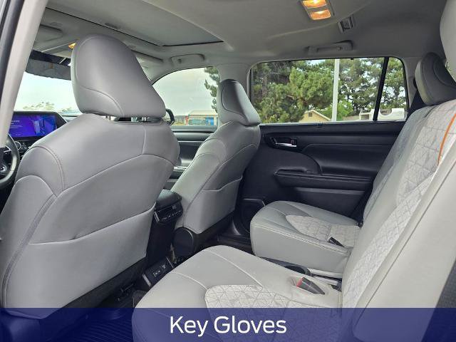 Used 2023 Toyota Highlander Bronze Edition AWD/4WD image 13