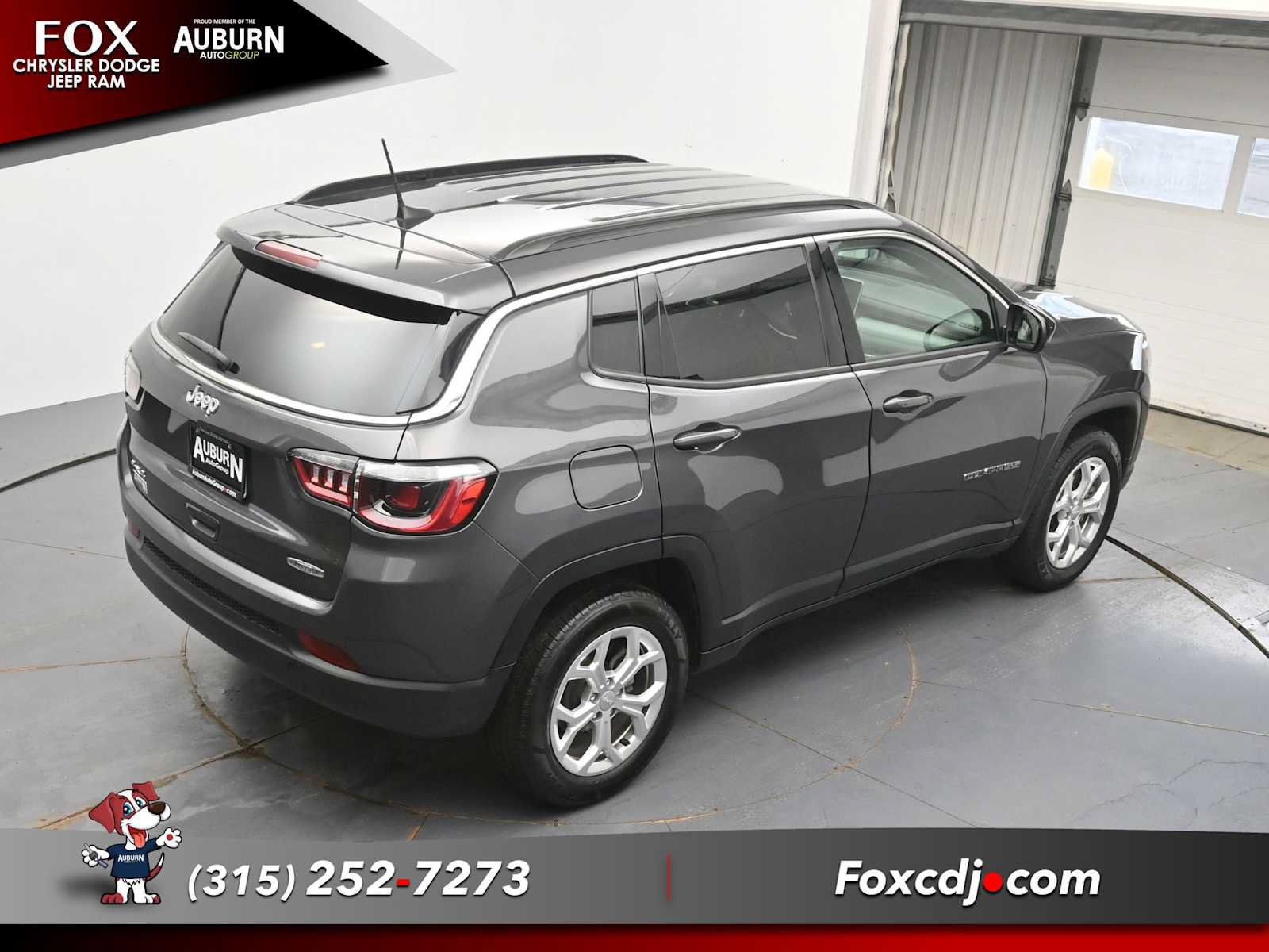 Used 2024 Jeep Compass Latitude w/ Convenience Group AWD/4WD image 33