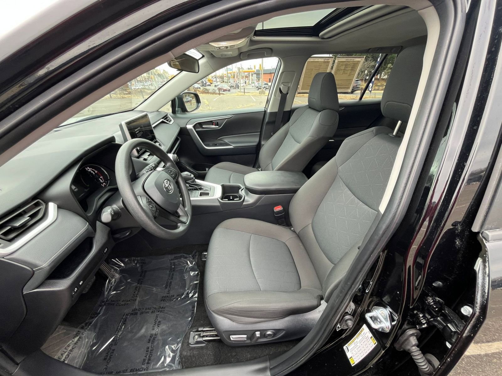 Used 2025 Toyota RAV4 XLE image 27