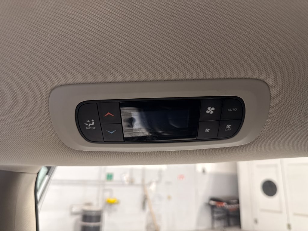 Used 2023 Chrysler Pacifica Touring-L FWD image 41