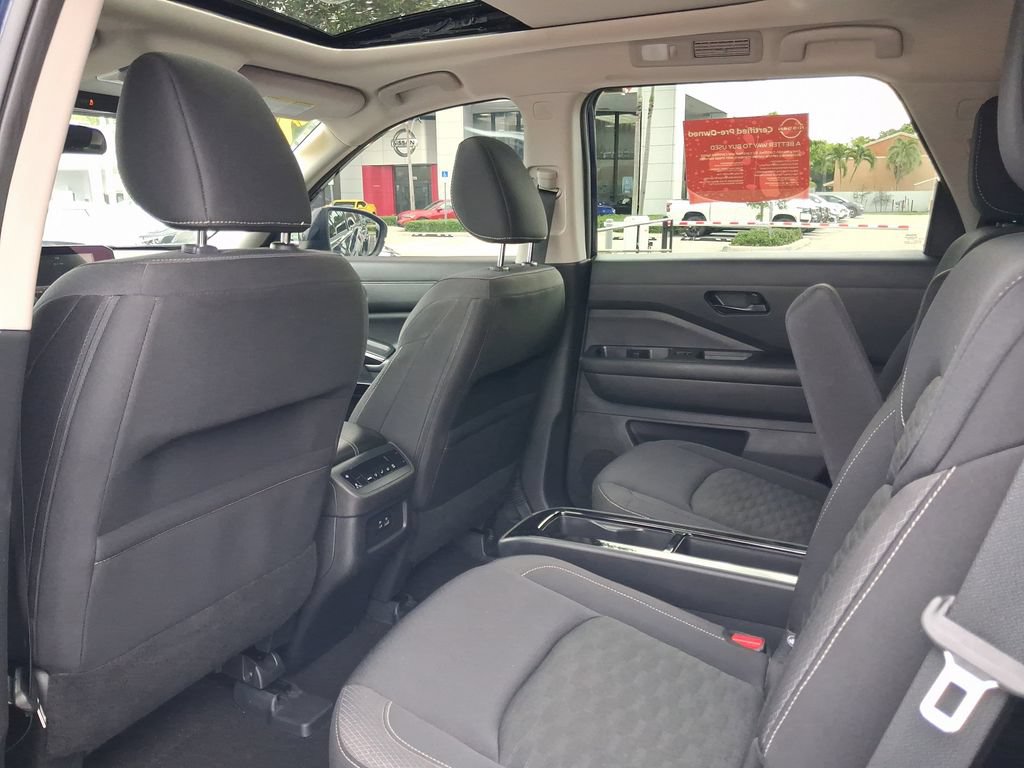 Certified 2023 Nissan Pathfinder SV w/ SV Premium Package FWD image 7