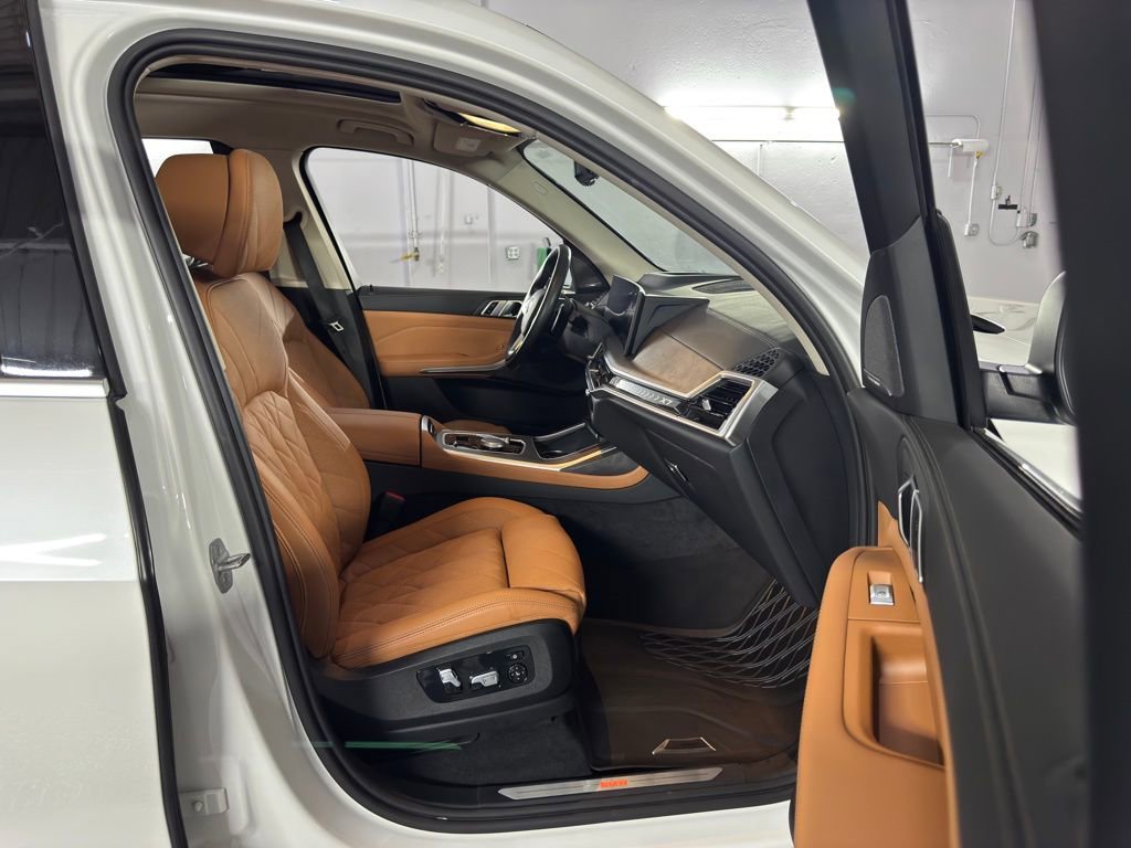 Used 2024 BMW X7 xDrive40i w/ Premium Package image 60