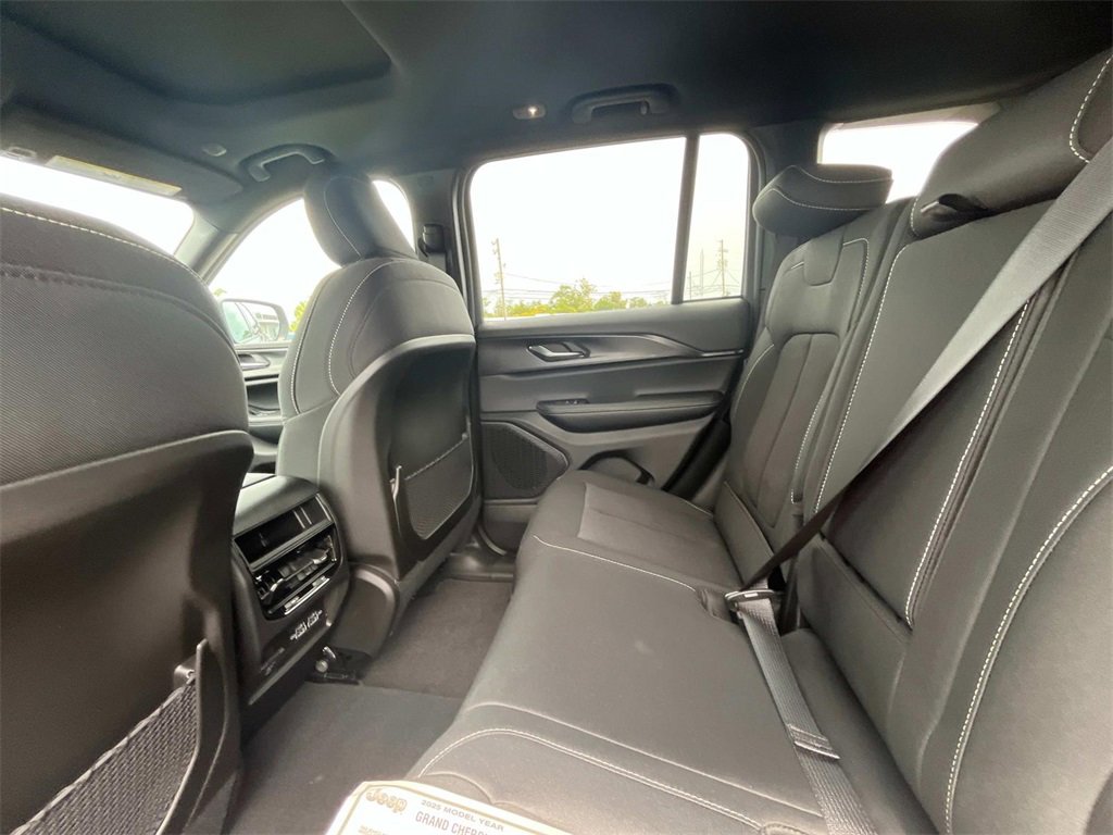 New 2025 Jeep Grand Cherokee Laredo X w/ Luxury Tech Group I image 13