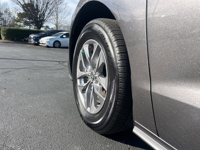 Used 2024 Toyota Sienna LE image 11