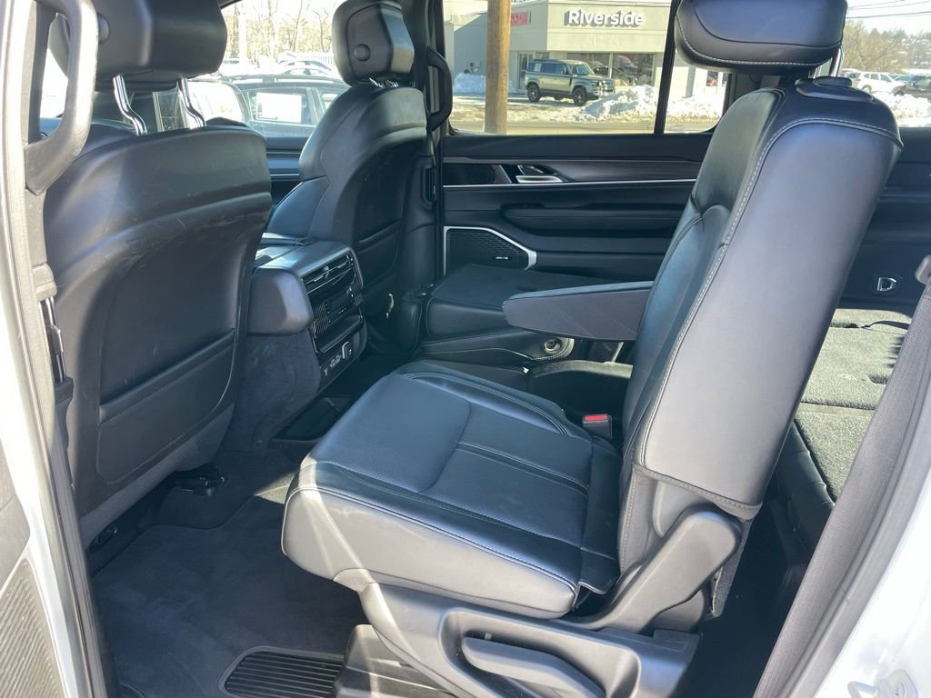 Used 2024 Jeep Wagoneer Series II AWD/4WD image 6