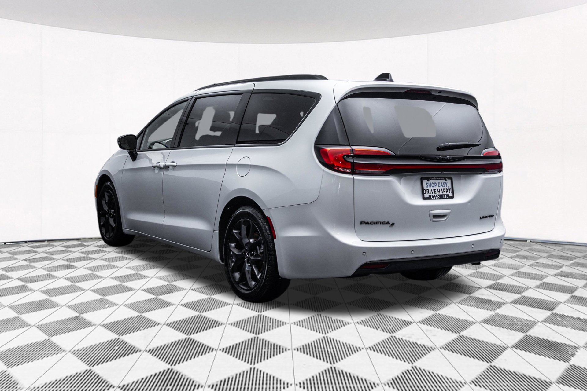 Used 2025 Chrysler Pacifica Limited FWD image 8